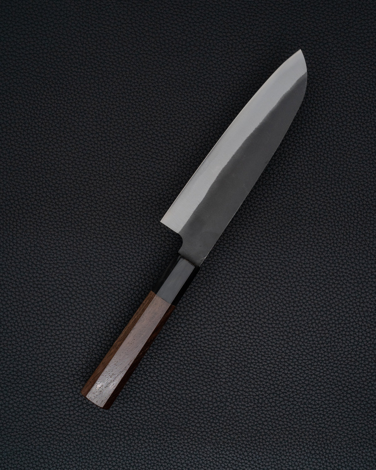 Kokkekniv 180 mm, HATSUKOKORO Aokitae Blue2 Kurouchi Santoku tomatosharp