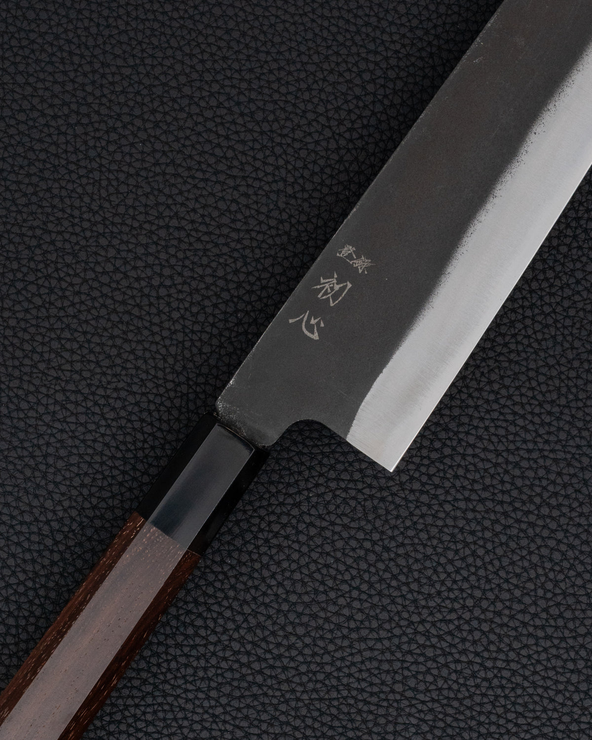 Kokkekniv 200 mm, HATSUKOKORO Aokitae Blue2 Kurouchi Bunka tomatosharp