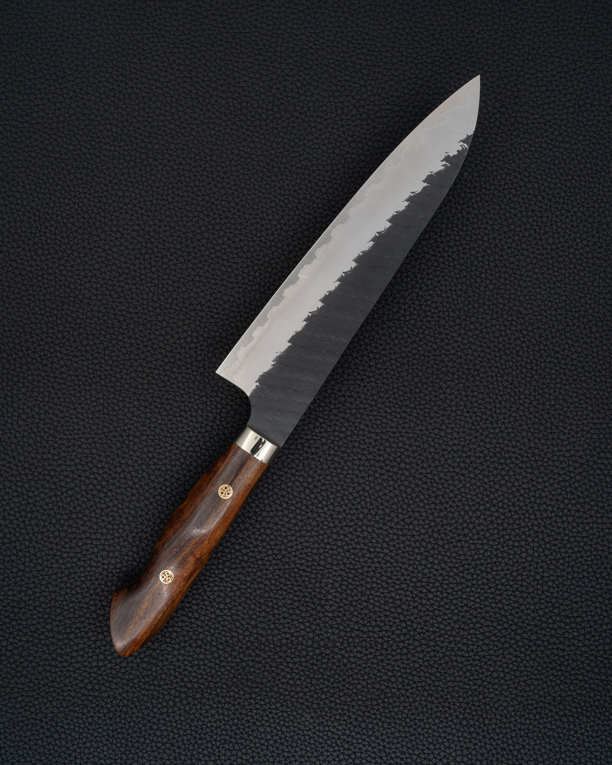 Kokkekniv 210 mm, NIGARA HAMONO SG2 Kurouchi Tsuchime Ironwood Gyuto tomatosharp