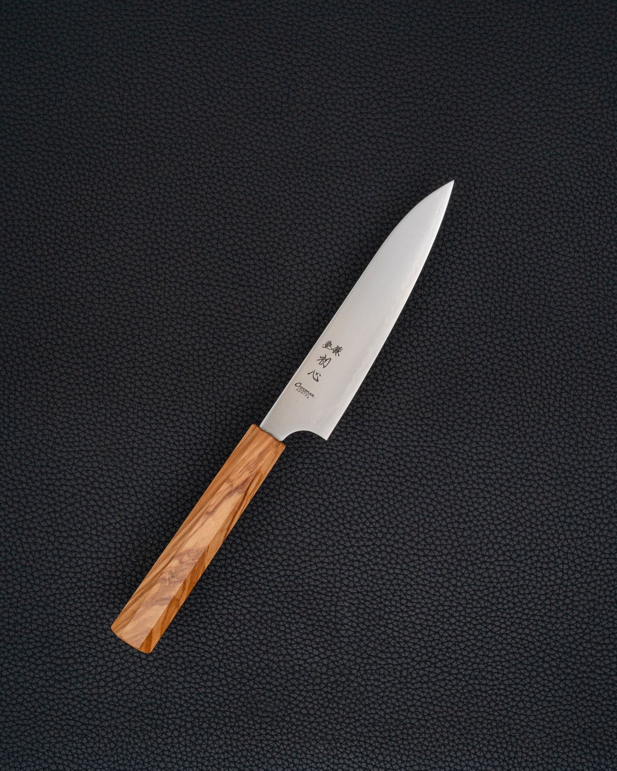 Universalkniv 150 mm, HATSUKOKORO Chromax Oliven Petty tomatosharp