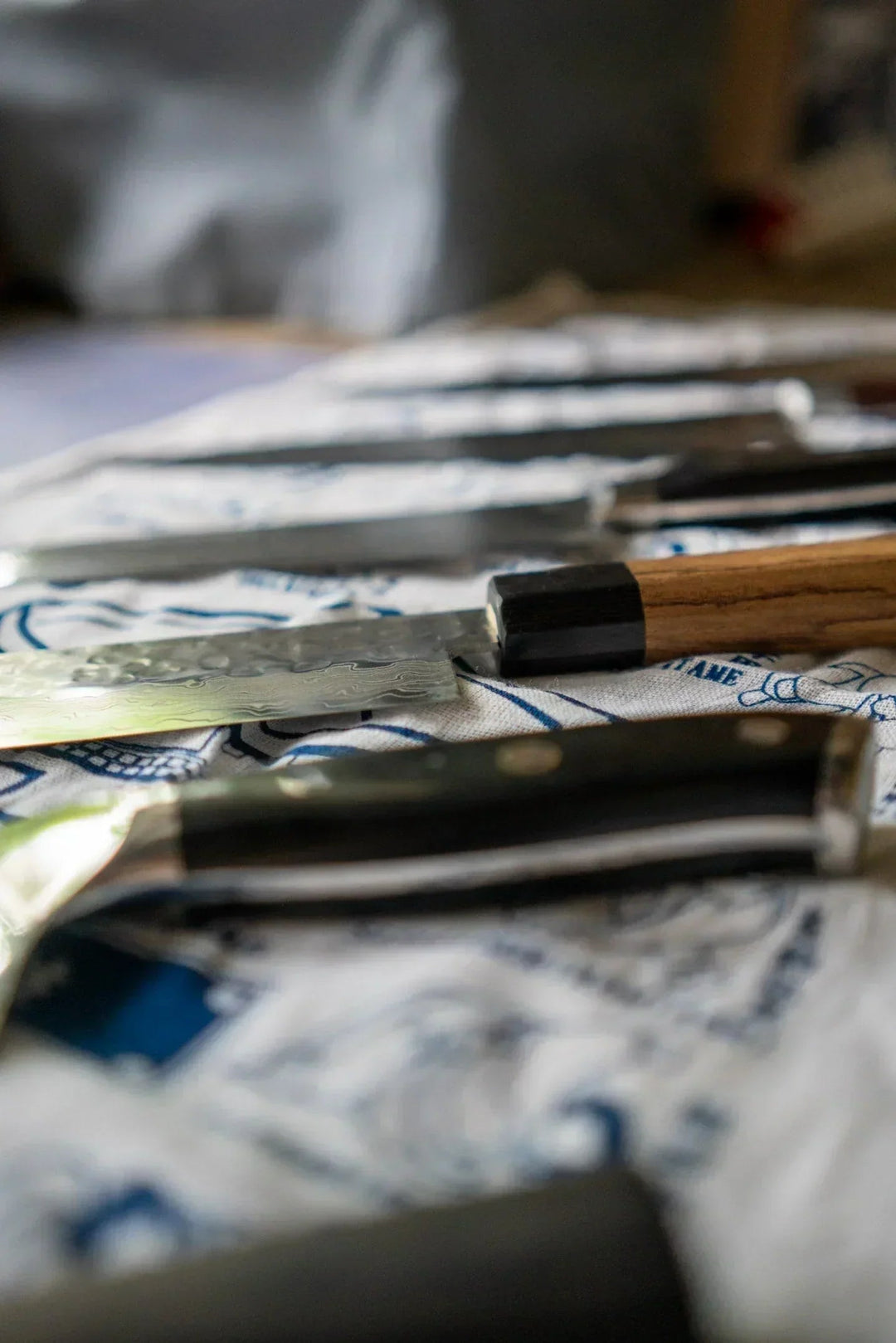 Slik rengjør du japanske kjøkkenkniver – enkelt, trygt og effektivt - Tomatosharp