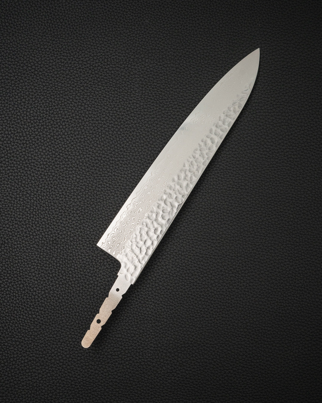 Knivblad 240 mm, HATSUKOKORO Hayabusa VG10 Damascus Tsuchime Gyuto tomatosharp