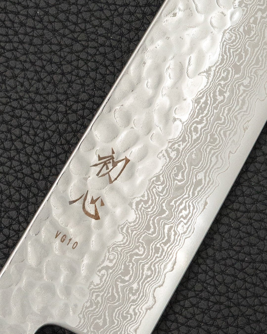 Knivblad 240 mm, HATSUKOKORO Hayabusa VG10 Damascus Tsuchime Gyuto Hatsukokoro