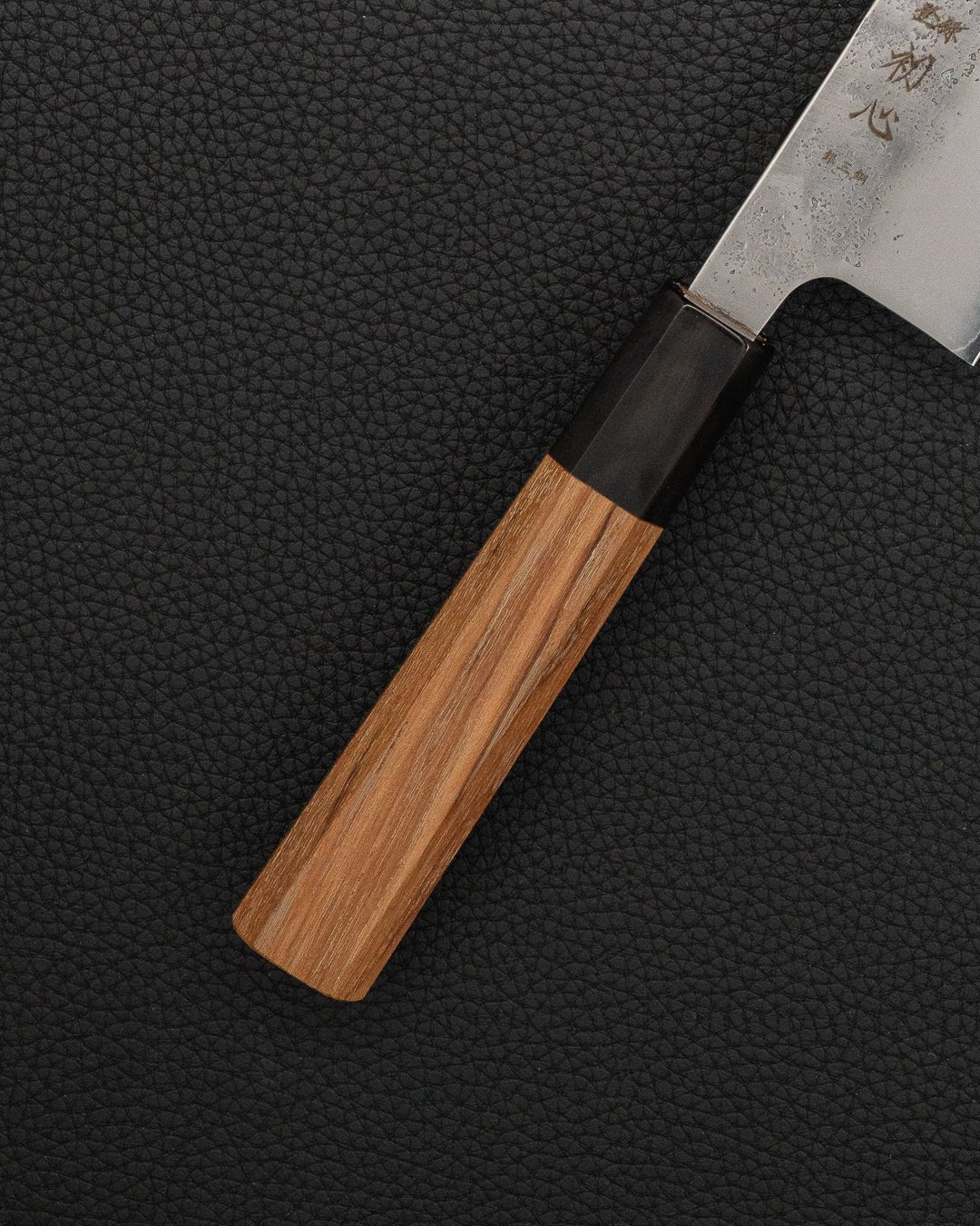 Kokkekniv 170 mm, HATSUKOKORO Ginrei Ginsan Nashiji Santoku Hatsukokoro