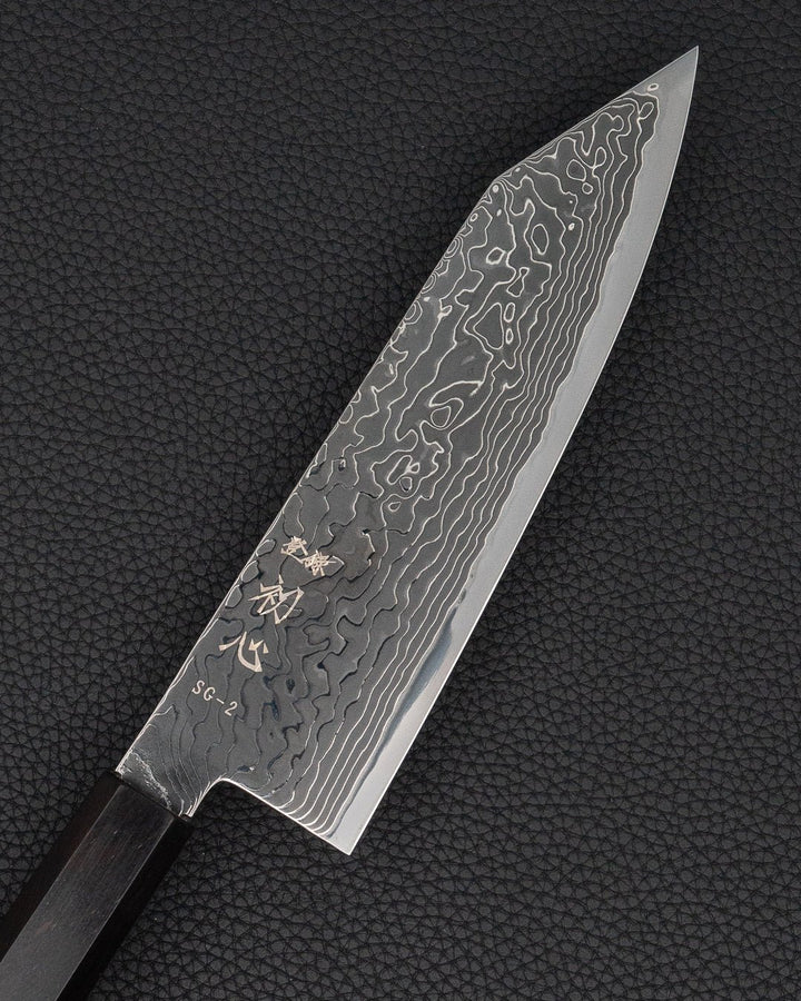 Kokkekniv 180 mm, HATSUKOKORO Ryuhyo SG2 Kurozome Damascus Bunka Hatsukokoro