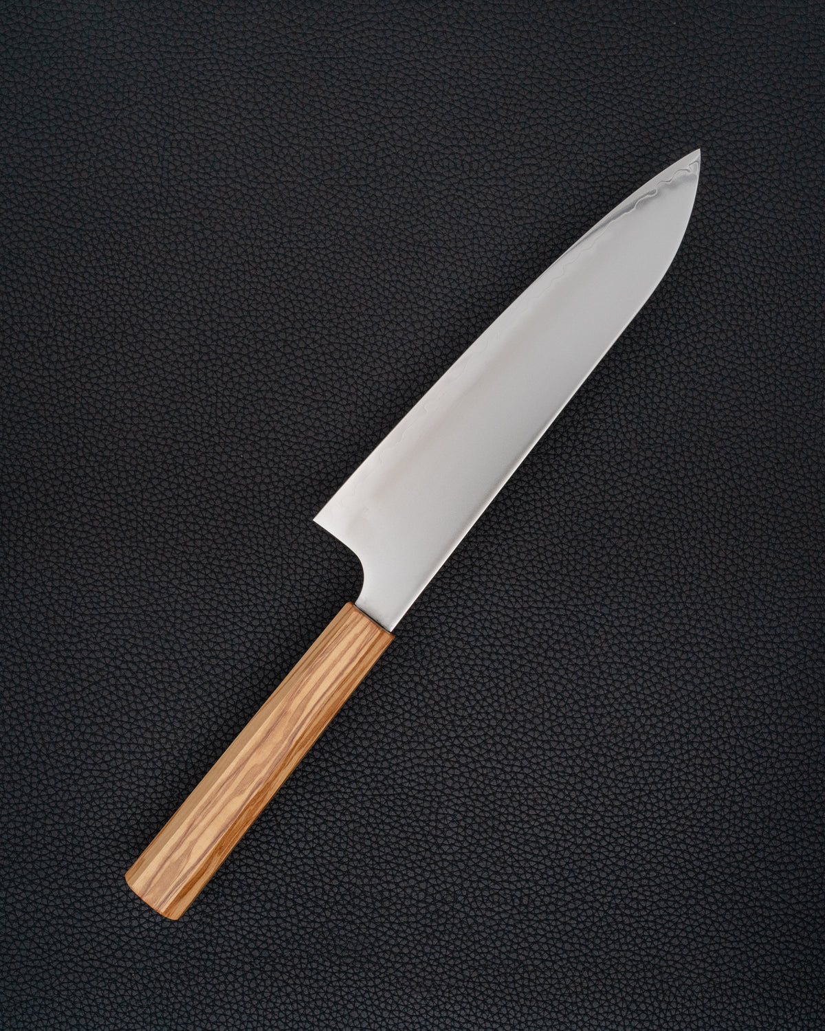 Kokkekniv 210 mm, HATSUKOKORO Chromax Oliven Gyuto tomatosharp