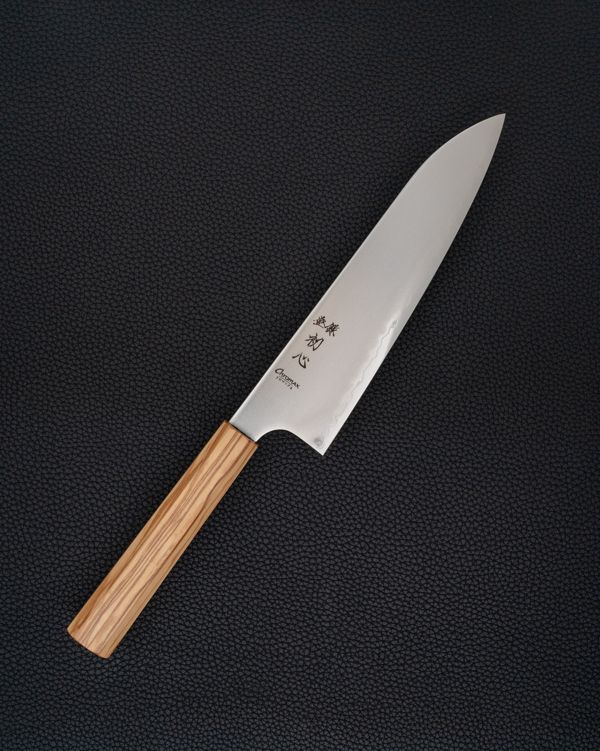 Kokkekniv 210 mm, HATSUKOKORO Chromax Oliven Gyuto tomatosharp