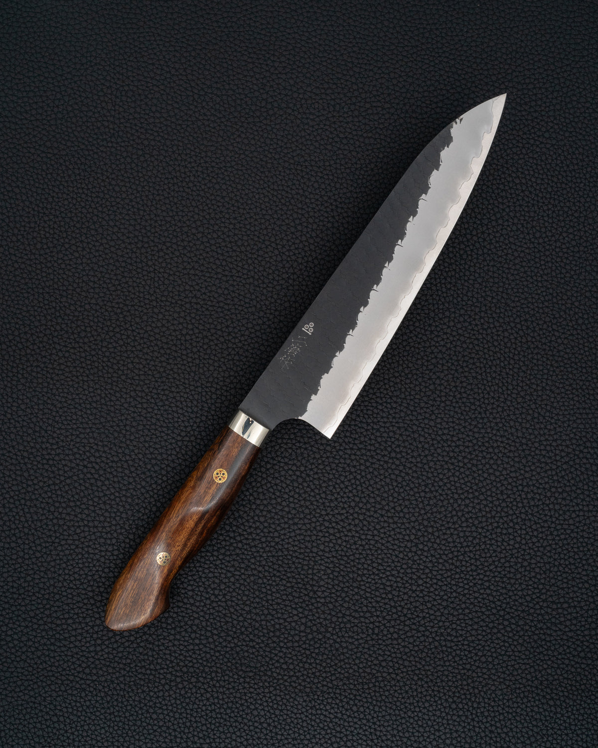 Kokkekniv 210 mm, NIGARA HAMONO SG2 Kurouchi Tsuchime Ironwood Gyuto tomatosharp
