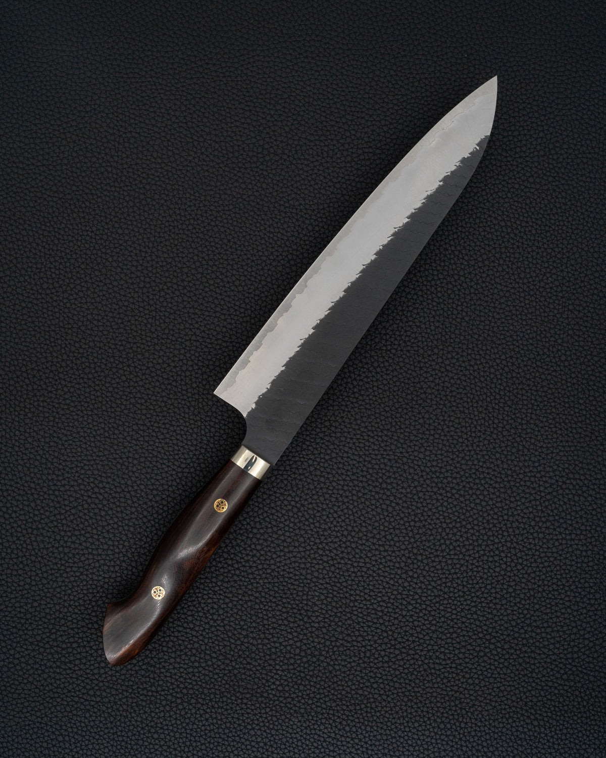 Kokkekniv 240 mm, NIGARA HAMONO SG2 Kurouchi Tsuchime Ironwood Gyuto tomatosharp