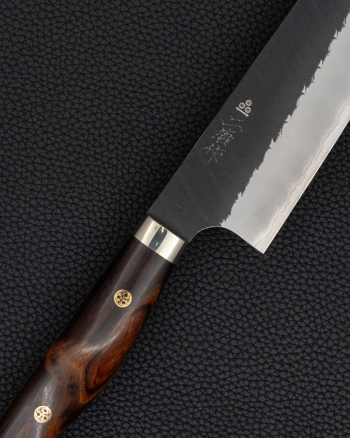 Kokkekniv 240 mm, NIGARA HAMONO SG2 Kurouchi Tsuchime Ironwood Gyuto tomatosharp