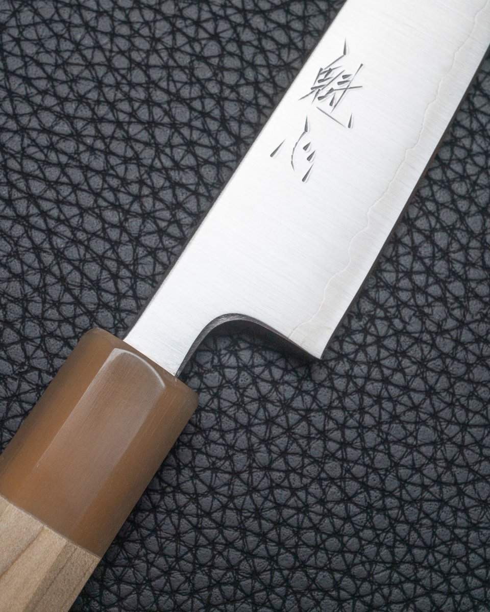 NAKAMURA Kaishin Ginsan Thin Series Petty 135 mm med Saya tomatosharp