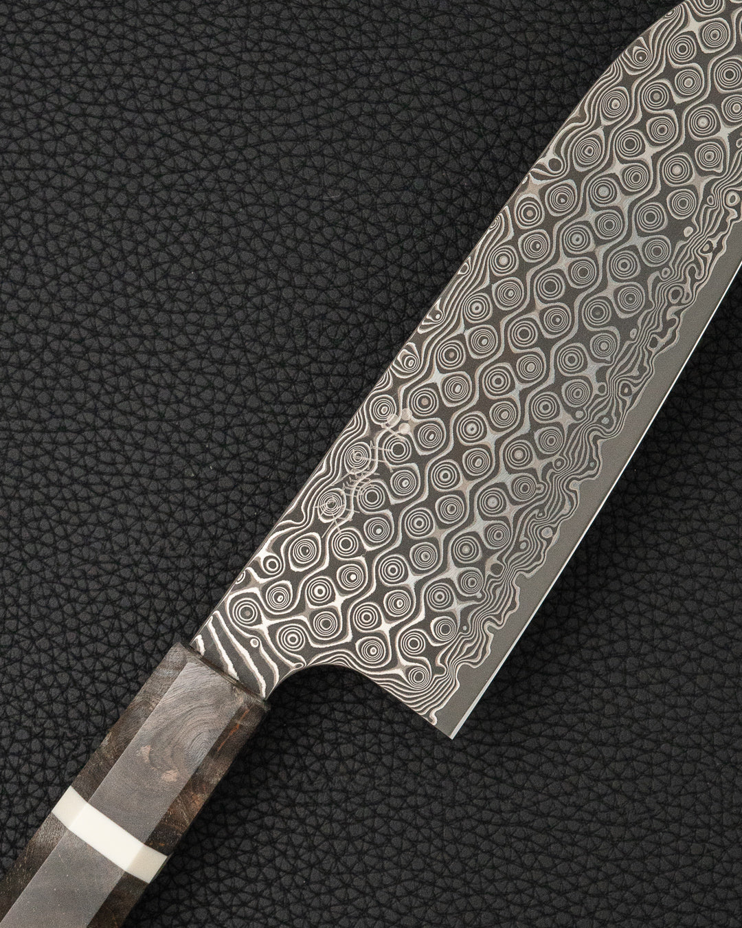 Kokkekniv 180 mm, NIGARA HAMONO Anmon SG2 Raindrop Damascus Santoku tomatosharp
