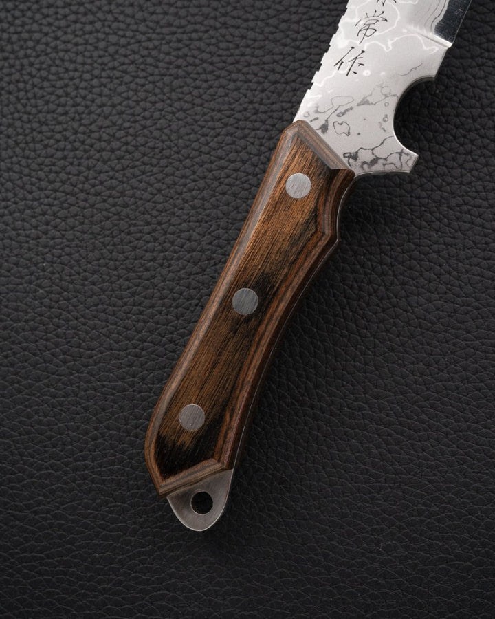 SEKI KANETSUNE Seseragi Damascus Blue Steel Jaktkniv 125 mm tomatosharp