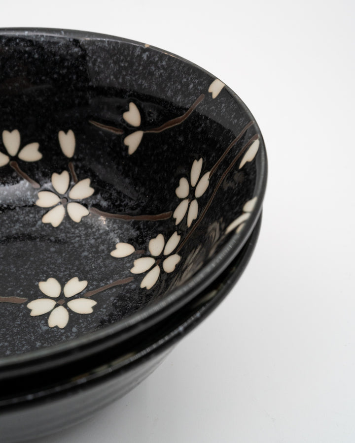 Skålsett 2×400 ml, MADE IN JAPAN Black &amp; White Petals med spisepinner tomatosharp