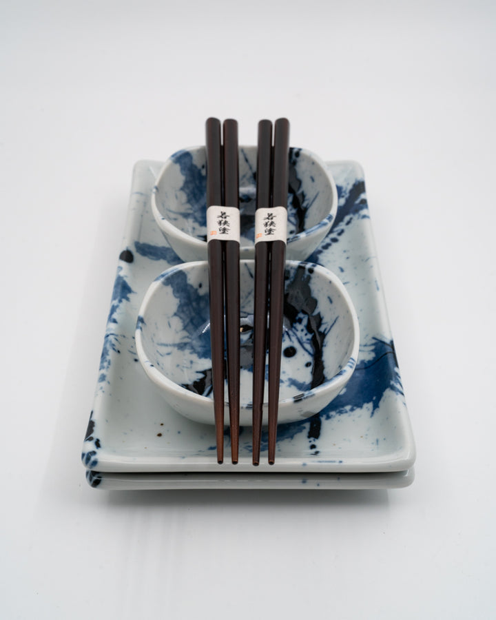 Sushisett 4 deler, MADE IN JAPAN Blue &amp; White Splash med spisepinner tomatosharp