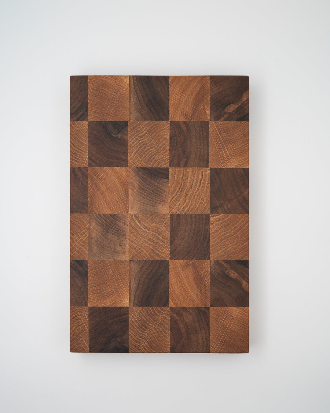 Skjærebrett, TS Endeved Eik og Valnøtt Sjakk 30x20cm tomatosharp