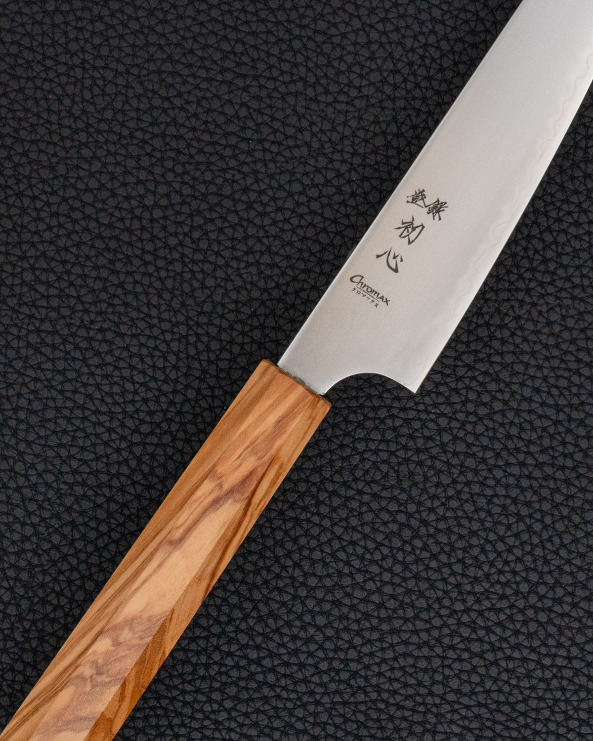 Universalkniv 150 mm, HATSUKOKORO Chromax Oliven Petty tomatosharp