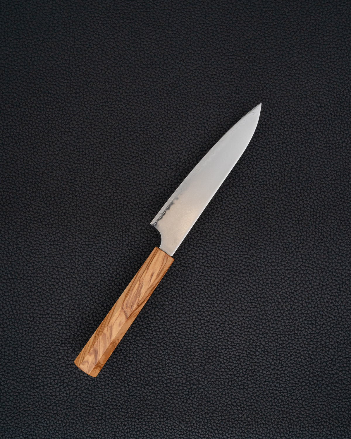 Universalkniv 150 mm, HATSUKOKORO Chromax Oliven Petty tomatosharp
