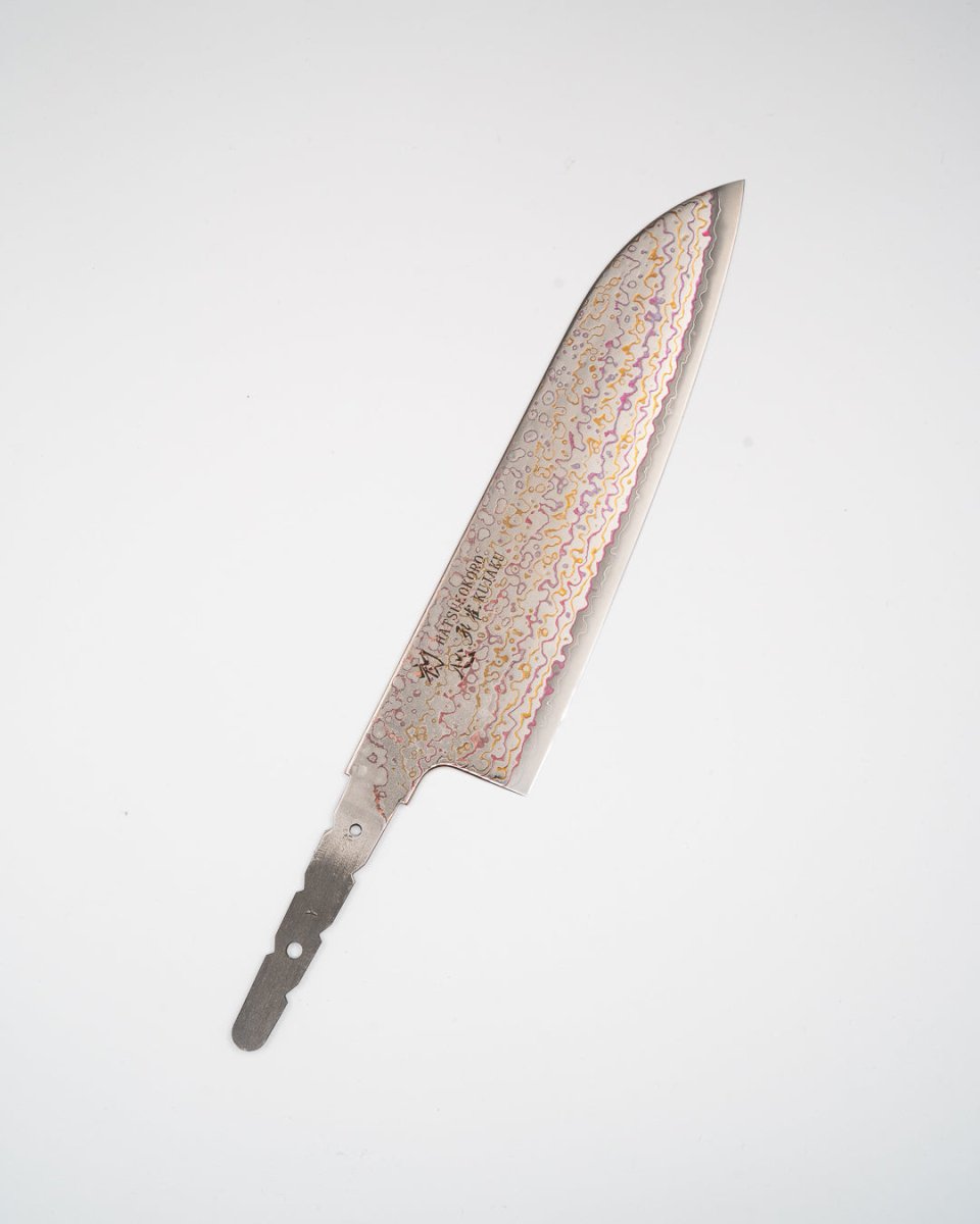 HATSUKOKORO Kujaku V-Toku2 Rainbow Damascus Santoku 180 mm knivblad tomatosharp