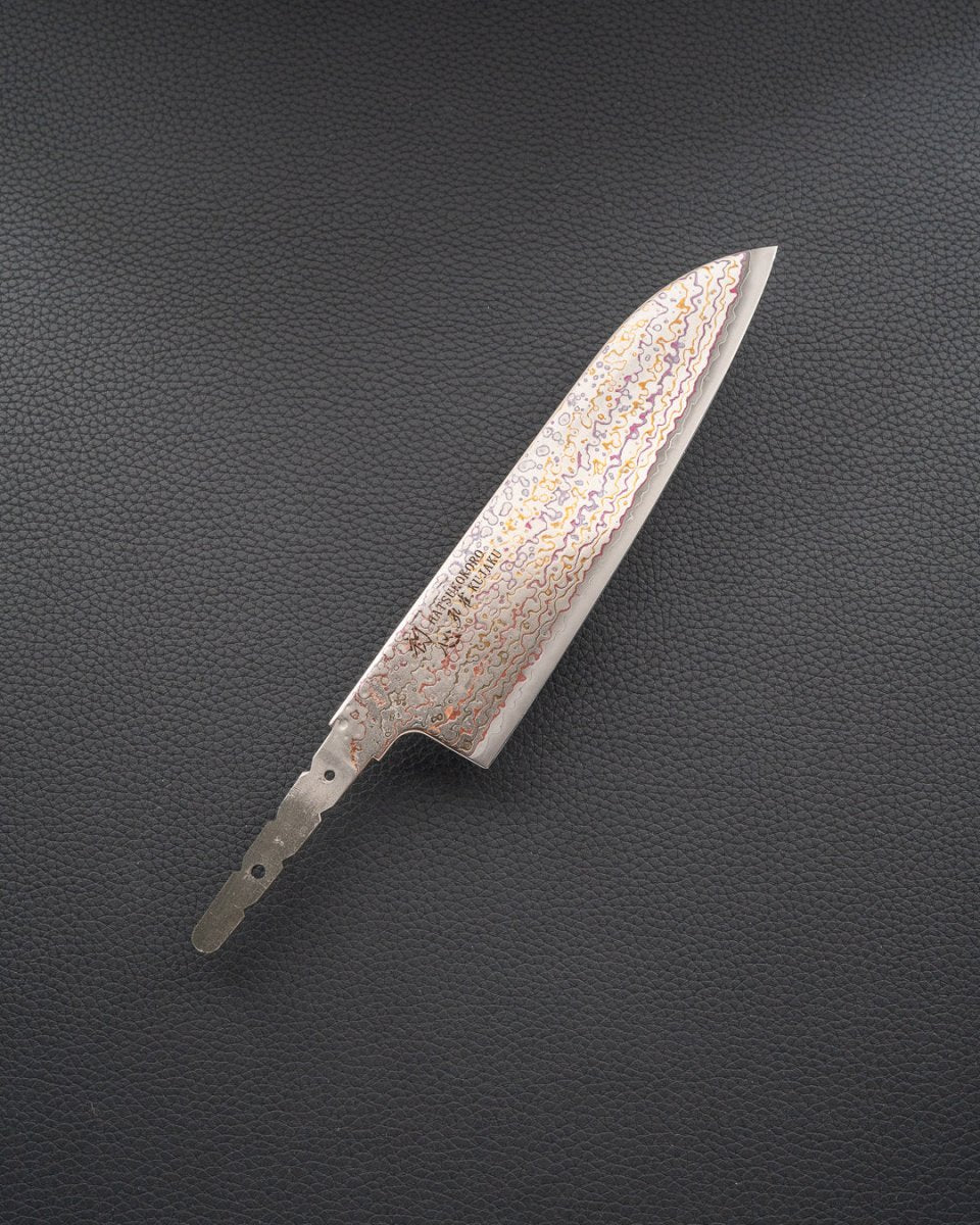 HATSUKOKORO Kujaku V-Toku2 Rainbow Damascus Santoku 180 mm knivblad tomatosharp