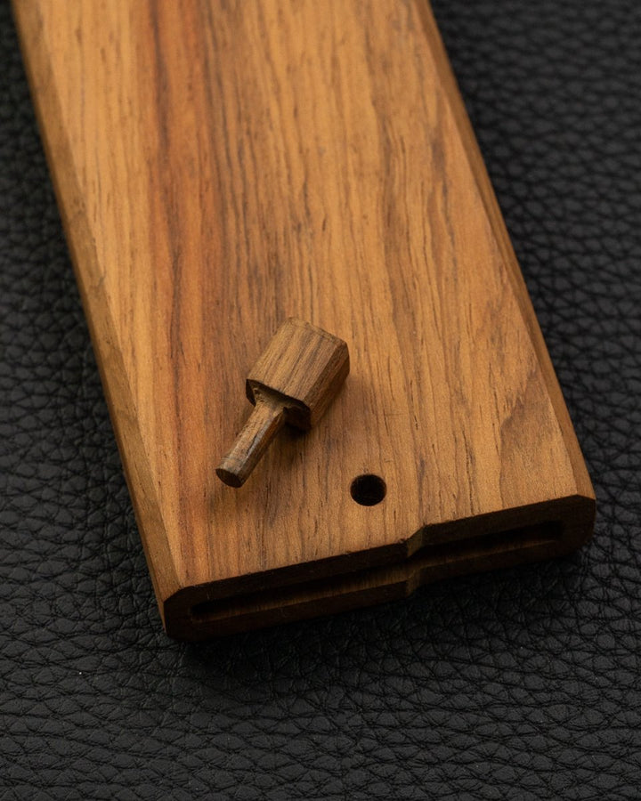 HATSUKOKORO Kumokage Santoku med Saya 180 mm Hatsukokoro