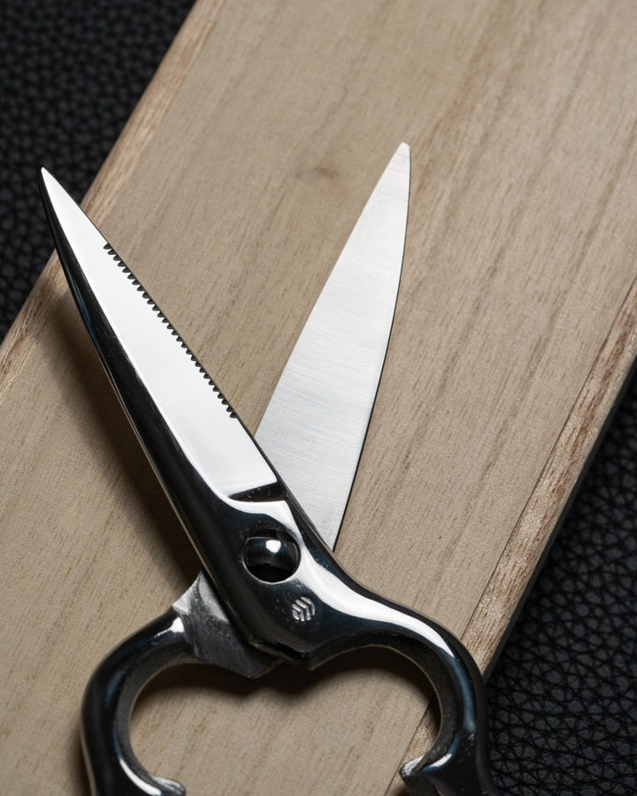 OUL Japansk smidd kjøkkensaks tomatosharp